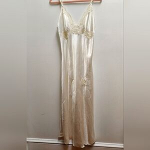 VICTORIA'S SECRET Medium Ivory Bridal Set Lingerie Nightgown